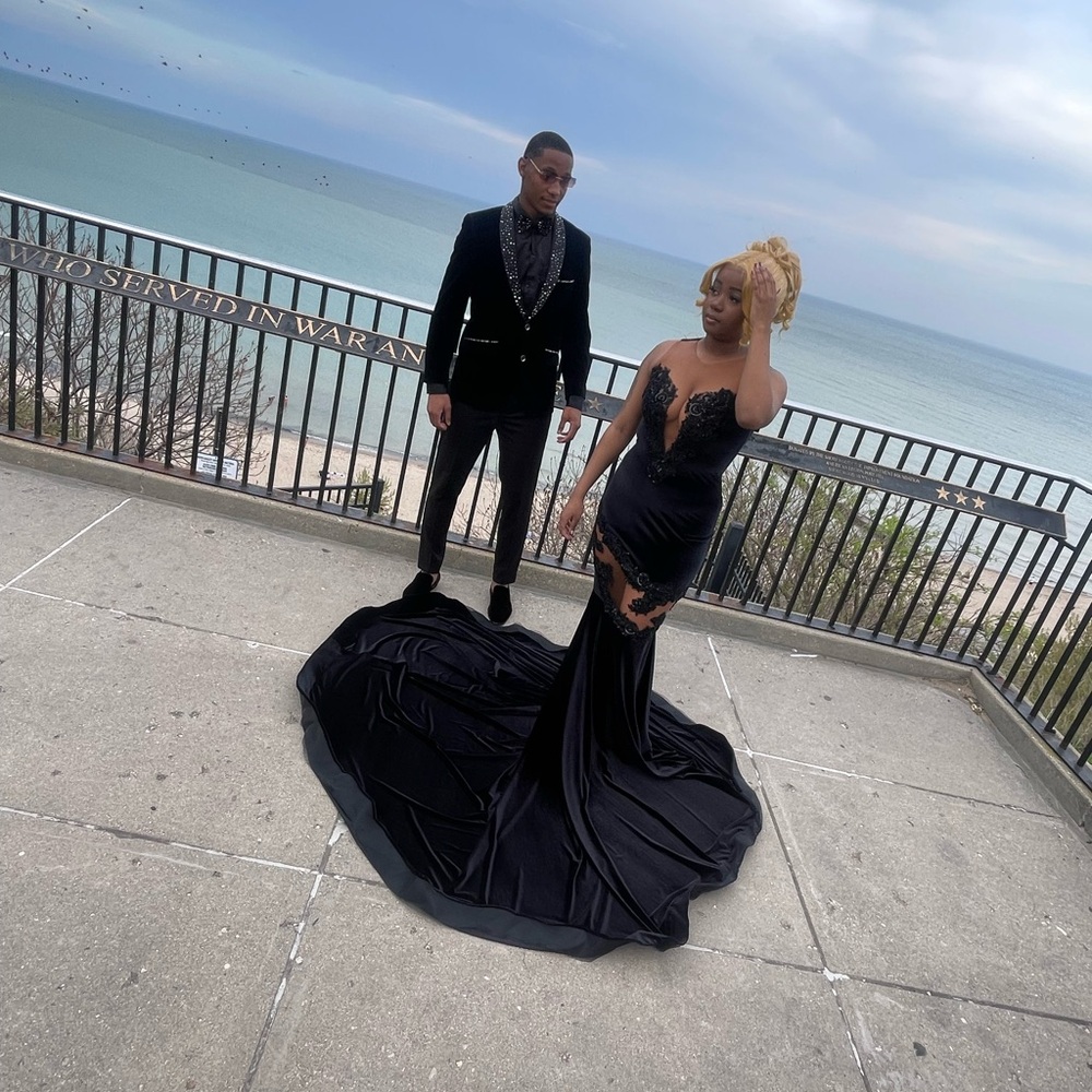 Elegant Black Formal Gown with Lace Details